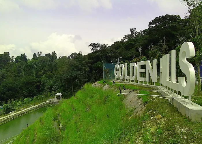 Golden Hill 3 Room Apt @ Night Market